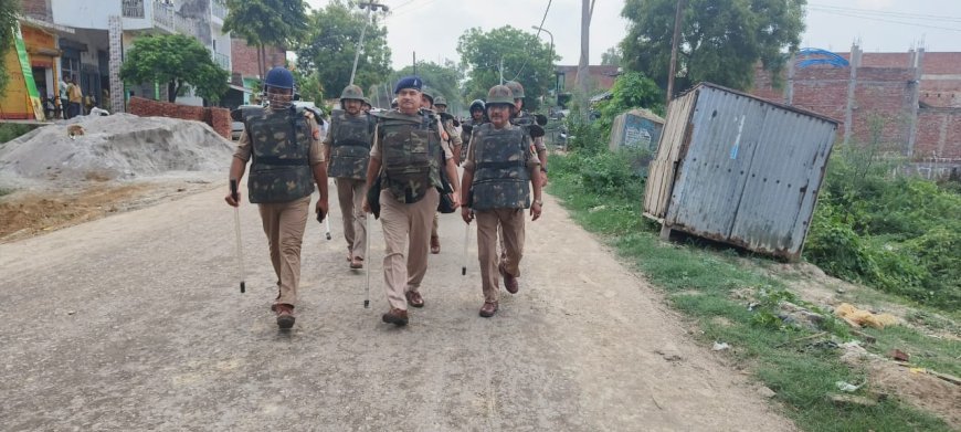 हरदोई न्यूज़: क्षेत्राधिकारी ने बघौली चौराहा पर पैदल ग्रस्त कर शांति व्यवस्था का लिया जायजा। 