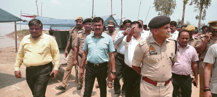 हरदोई न्यूज़: काँवड़ यात्रा के दृष्टिगत डीएम व एसपी ने किया राजघाट का निरीक्षण। 