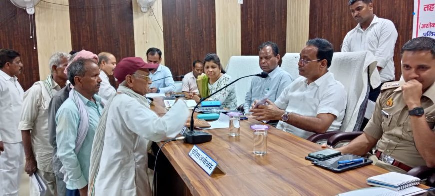 शाहजहांपुर न्यूज़: डीएम की अध्यक्षता में तहसील तिलहर में संपूर्ण समाधान दिवस हुआ संपन्न।