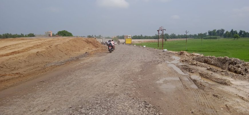हरदोई : नियम को ताक पर रखते हुए राष्ट्रीय राज्यमार्ग का निर्माण करवा रही पीएनसी कंपनी 