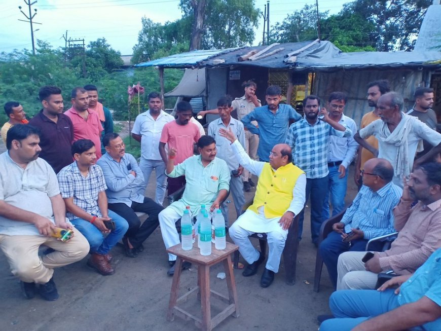 कानपुर न्यूज़: भाजपा विधायक को आया बुलडोजर पर गुस्सा, अधिकारी को हड़काया, कहा, तुम्हारा बुलडोजर नहर में घुसेड़ दूंगा।  