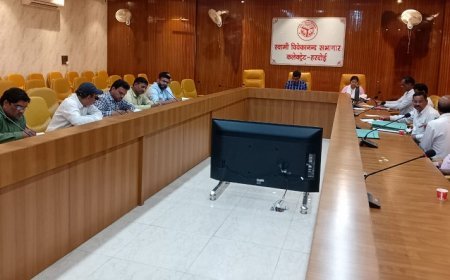 हरदोई न्यूज़: नवीनीकरण में मानकों का रखा जाये पूरा ध्यानः- जिलाधिकारी