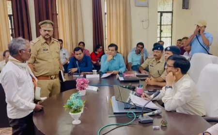 बलिया न्यूज़: सिकंदरपुर तहसील में आयोजित सम्पूर्ण समाधान दिवस पर सुनी जनता की फरियाद। 