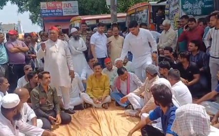 बिजनौर न्यूज़: सपा विधायक और नगर पालिका परिषद के अध्यक्ष आमने सामने,   निर्माण कार्य का स्थानीय लोग कर रहे विरोध।