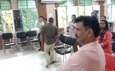 मऊ न्यूज़: डीएम ने जिला शिक्षा एवं प्रशिक्षण संस्थान(डायट) एवं  ब्लॉक संसाधन केंद्र(बीआरसी) परदहां का किया आकस्मिक निरीक्षण।