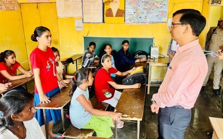 बलिया न्यूज़: निरीक्षण में वार्डेन सहित दो शिक्षिकाएं मिली गैरहाजिर, लेखाकार नहीं दिखा सकीं कोई रिकार्ड, होगी कार्यवाई। 