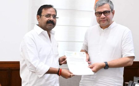 हरदोई न्यूज़: मिश्रिख सांसद अशोक रावत ने रेल मंत्री से की मुलाक़ात, रेल संबंधी माँगों को उनके समक्ष रखा। 