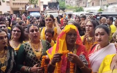 बलिया में किन्नरों का जमावड़ा- भृगु जी सहित मंदिरों में चढ़ाये 5 घंटे, बलिया के साथ साथ भारतवर्ष की खुशहाली के लिए मांगी दुआ।