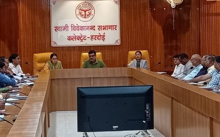 हरदोई न्यूज़: जिलाधिकारी की अध्यक्षता में हर घर तिरंगा के सम्बन्ध में बैठक। 