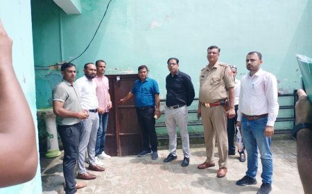 बिजनौर जिला प्रशासन का  मदरसे के खिलाफ बड़ा एक्शन- कुछ दिन पहले मदरसा संचालक के बेटे ने मदरसे में पढ़ने वाली छात्रा से की थी छेड़छाड़। 