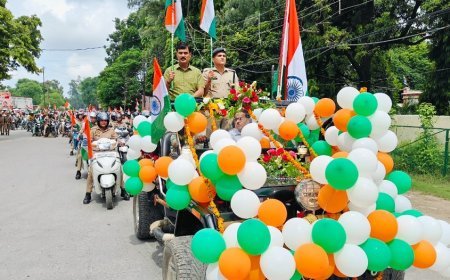 हरदोई न्यूज़: जिलाधिकारी व पुलिस अधीक्षक के नेतृत्व में निकली तिरंगा वाहन रैली। 