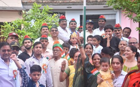 कानपुर न्यूज़: सैनिकों ने दी तिरंगे को सलामी, रंगारंग कार्यक्रम का आयोजन। 