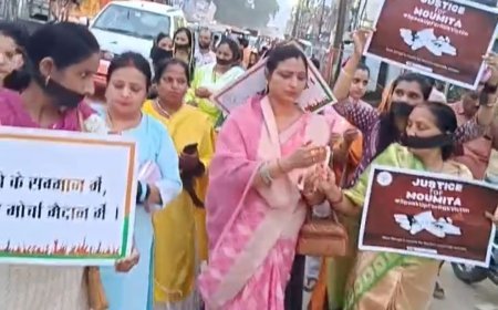 प्रतापगढ़ न्यूज़: भाजपा महिला मोर्चा ने शहर में निकाला कैंडल मार्च-  कोलकाता में महिला डॉक्टर के साथ बलात्कार व हत्या का जताया विरोध। 