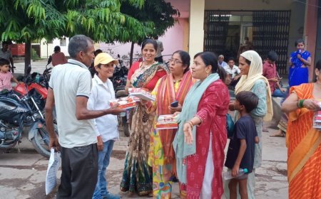 हरदोई न्यूज़: शनिवार क़ो जिला चिकित्सालय मे भोजन वितरण संपन्न। 