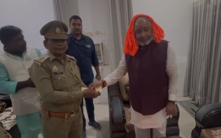 बलिया न्यूज़: परिवहन मंत्री ने बंधवाई महीला आरक्षियों से राखी, पुलिस अधीक्षक कार्यालय में मनाया गया रक्षाबंधन पर्व, मंत्री ने सभी को उपहार संग दिया शुभाशीष। 