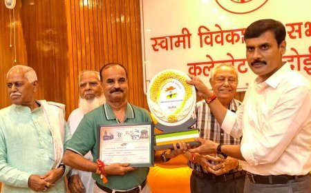 हरदोई न्यूज़: स्वतंत्रता दिवस पर सर्वश्रेष्ठ सज्जा के लिए जिलाधिकारी ने किया सम्मानित।