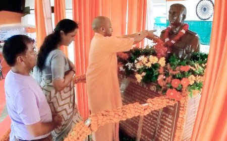 लखनऊ न्यूज़: मुख्यमंत्री ने बुद्धेश्वर चौराहा पर शहीद कैप्टन अंशुमान सिंह (कीर्तिचक्र) की मूर्ति का किया अनावरण ।