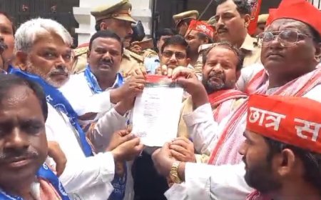 बलिया न्यूज़: भारत बंद को लेकर सपा समेत अन्य दलों का जो़रदार प्रदर्शन। 