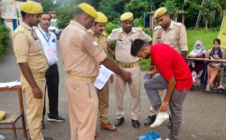 पुलिस भर्ती परीक्षा: पहले दिन आगरा में परीक्षा दे रहा था मुन्नाभाई, पुलिस ने किया गिरफ्तार