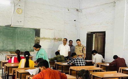 यूपी पुलिस भर्ती परीक्षा: डीएम-एसपी ने परीक्षा केंद्रों का किया निरीक्षण