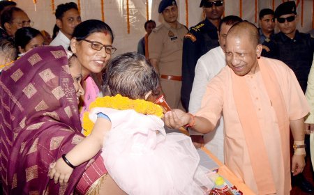 स्पेशल: बाढ़ से टूटे अरमान तो योगी सरकार ने दिया रोटी, कपड़ा और मकान 