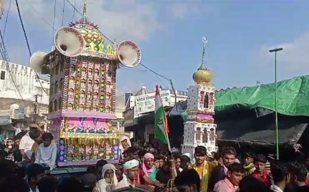 सम्भल आईएनए न्यूज़: लब्बैक या हुसैन के नारो के बीच निकाला जा रहा चेहलुम जुलूस, जुलूस की सुरक्षा में जुटा रहा पुलिस प्रशासन। 