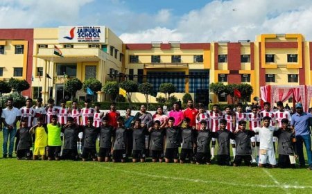 हरदोई आईएनए न्यूज़: तीन दिवसीय फुटबॉल टूर्नामेंट का हुआ शुभारंभ, विभिन्न स्कूलों की टीमें कर रही हैं प्रतिभाग। 