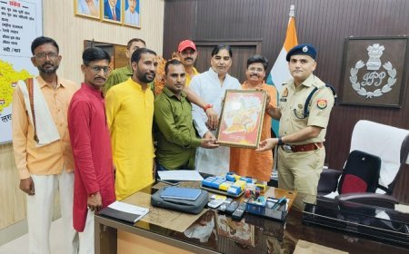 हरदोई आईएनए न्यूज़: अखिल भारतीय ब्राह्मण महासभा के पदाधिकारियों ने शहर मे लग रही जाम को लेकर पुलिस अधीक्षक को दिया ज्ञापन। 