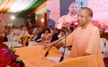 सपा की टोपी लाल है पर इनके कारनामे काले- कानपुर में सपा पर बरसे सीएम योगी। 