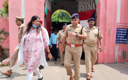 गाजीपुर आईएनए न्यूज़:- डीएम-एसपी ने किया जिला कारागार का स्थलीय निरीक्षण, बोलीं डीएम- किसी भी दशा में जेल के अंदर नहीं जाने पाए मोबाइल। 