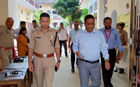 शाहजहांपुर आईएनए न्यूज़: डीएम ने किया पुलिस भर्ती परीक्षा केंद्रों एवं रिकॉर्ड रूम का निरीक्षण। 