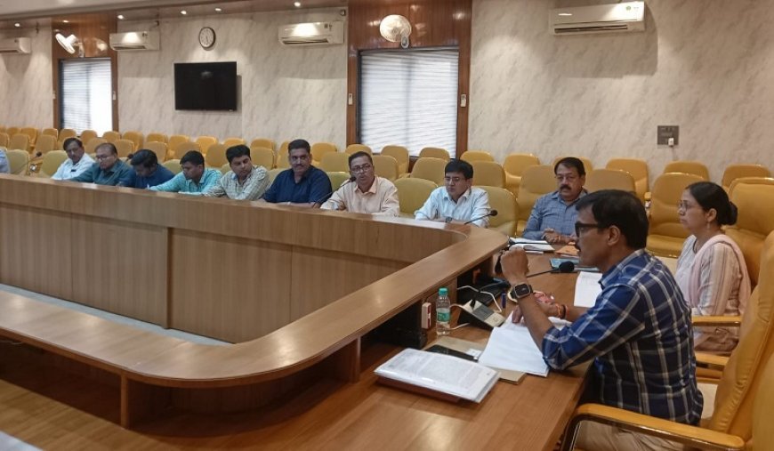 हरदोई न्यूज़: जिलाधिकारी की अध्यक्षता में हुई पशु पालन विभाग की बैठक। 