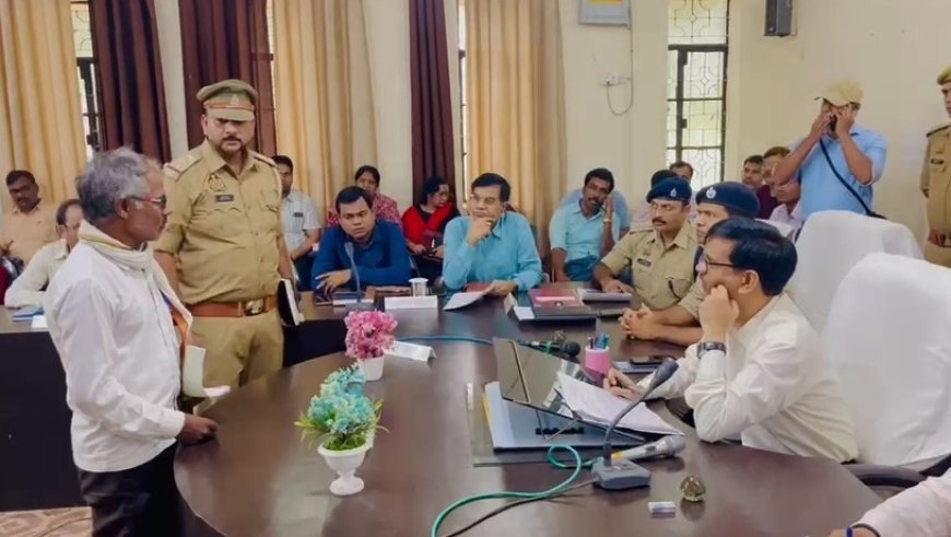 बलिया न्यूज़: सिकंदरपुर तहसील में आयोजित सम्पूर्ण समाधान दिवस पर सुनी जनता की फरियाद। 