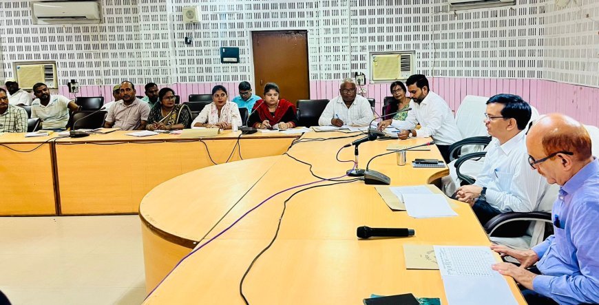 बलिया न्यूज़: जिलाधिकारी ने की महिला कल्याण विभाग की समीक्षा, दिए आवश्यक निर्देश। 