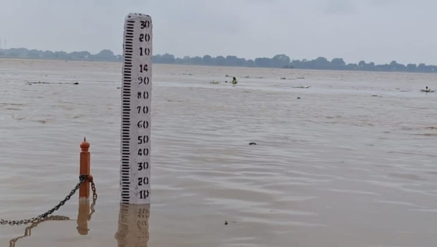 गाजीपुर न्यूज़: वर्तमान में गंगा का जल स्तर तेजी से बढ़ रहा।  