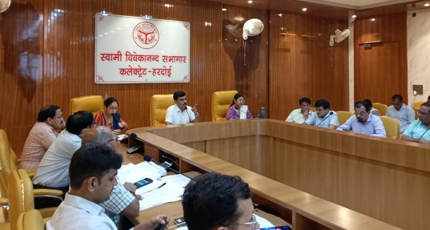 हरदोई न्यूज़: विभाग की पूरी जानकारी न होने पर समाज कल्याण अधिकारी पर जिलाधिकारी द्वारा कड़ी कार्यवाही।