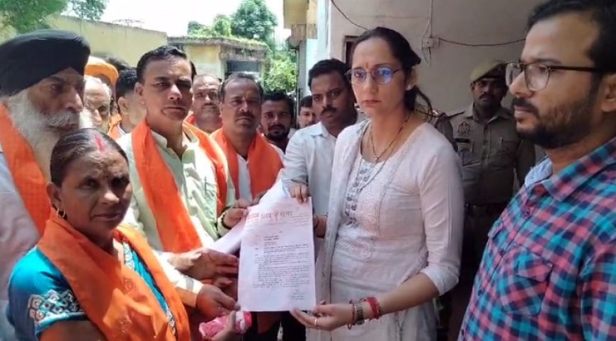 बिजनौर न्यूज़: बंगलादेश में अल्पसंख्यक हिन्दुओं पर हो रही हिंसा के विरोध में शिव सैनिकों ने किया प्रदर्शन। 