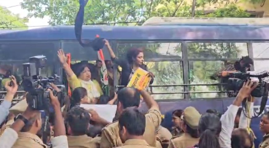 लखनऊ में कांग्रेसी महिलाओं ने काला फीता बांधकर किया प्रदर्शन- विधानसभा घेरने जा रही कांग्रेसी महिलाओं को पुलिस ने रोका।