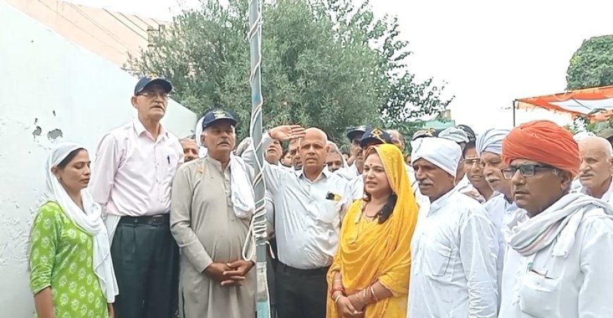 पलवल होडल में सैनिक और पूर्व सैनिकों ने भी फेराया तिरंगा। 