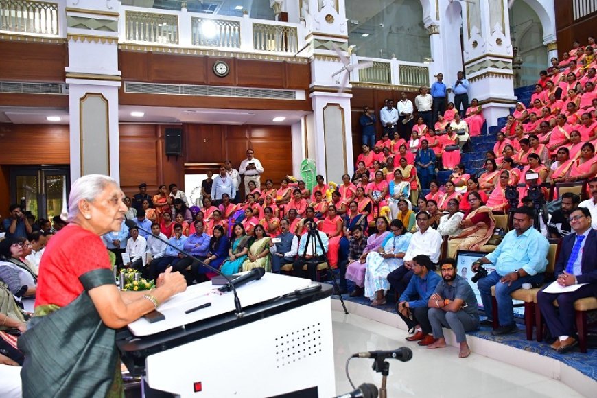 हरदोई न्यूज़: केन्द्रों पर आने वाले बच्चों के लिए मॉं जैसा भाव रखें:-  आनंदीबेन पटेल