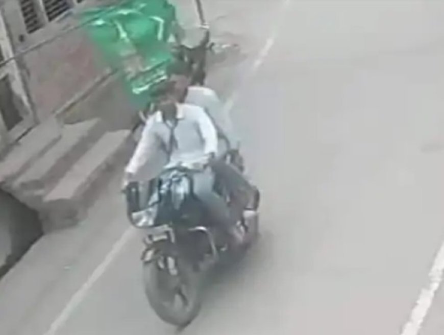 फर्रुखाबाद न्यूज़: स्वतंत्रता दिवस पर इस्लामिक झंडा लहराने पर हुयी कार्रवाई, दो युवक गिरफ्तार। 