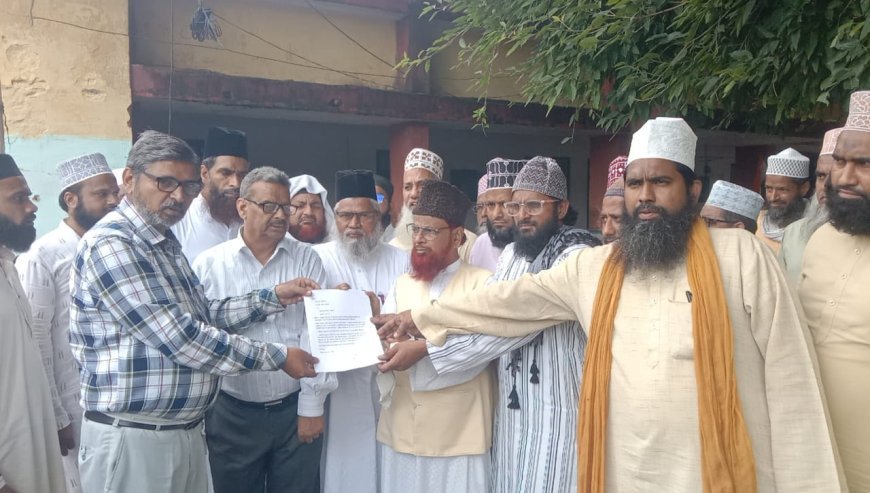 सम्भल न्यूज़: मौहम्मद साहब पर अभद्र टिप्पणी पर उलेमाओं ने सौंपा ज्ञापन, सरकार ऐसा बिल लाए जिससे न पहुंचे किसी की भावनाओं को ठेस। 