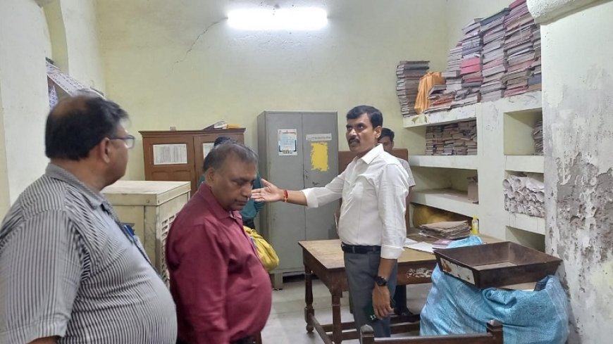 हरदोई न्यूज़: गंदगी देख नाराज हुए जिलाधिकारी- कार्यालय की सभी अव्यवस्थाओं को 10 दिन के अंदर दुरुस्त करने के निर्देश। 