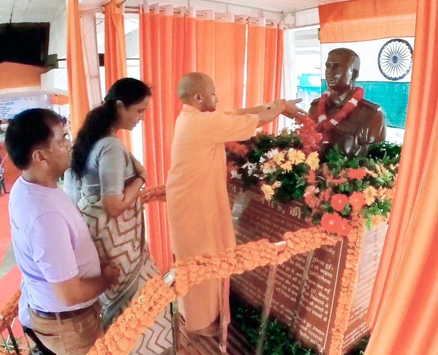 लखनऊ न्यूज़: मुख्यमंत्री ने बुद्धेश्वर चौराहा पर शहीद कैप्टन अंशुमान सिंह (कीर्तिचक्र) की मूर्ति का किया अनावरण ।