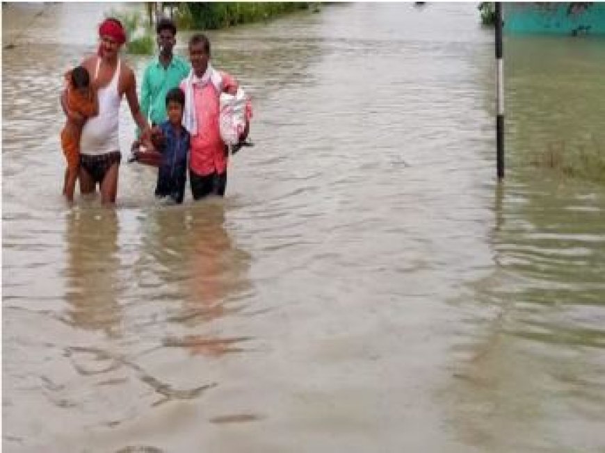 यूपी: प्रदेश में घटा बाढ़ का कहर, बाढ़ग्रस्त 10 जिलों में राहत कार्य जारी