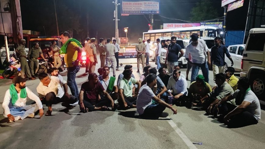 बिजनौर न्यूज़: कार्यकर्ता की बाइक सीज हुई तो भाकियू ने लगा दिया जाम।