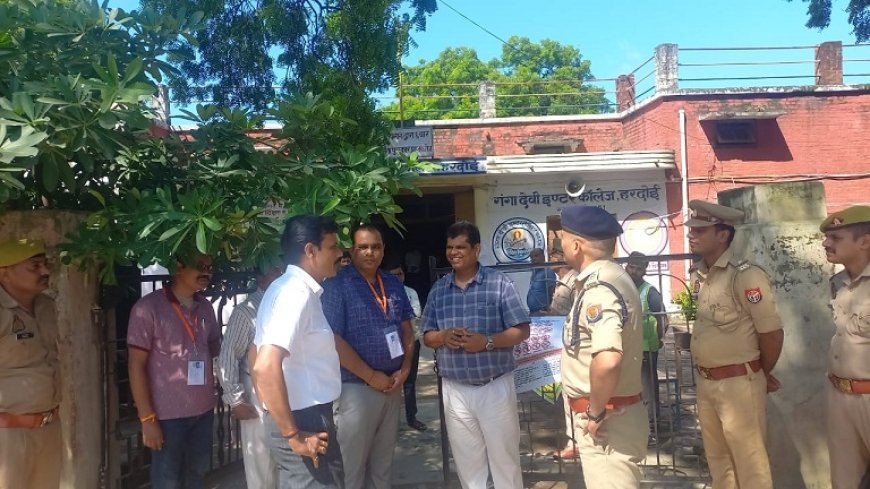 हरदोई आईएनए न्यूज़: जिलाधिकारी ने विभिन्न परीक्षा केंद्रों का किया निरीक्षण। 