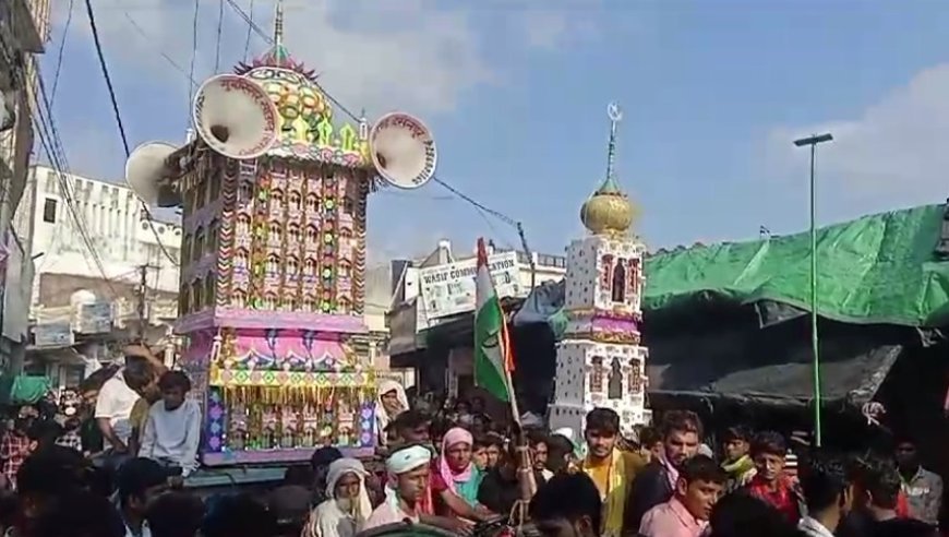 सम्भल आईएनए न्यूज़: लब्बैक या हुसैन के नारो के बीच निकाला जा रहा चेहलुम जुलूस, जुलूस की सुरक्षा में जुटा रहा पुलिस प्रशासन। 