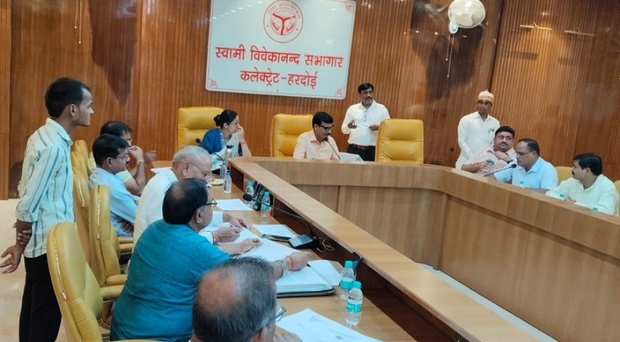 हरदोई आईएनए न्यूज़: उधोग व्यापार बंधु की बैठक में विभिन्न समस्याओं से कराया अवगत। 