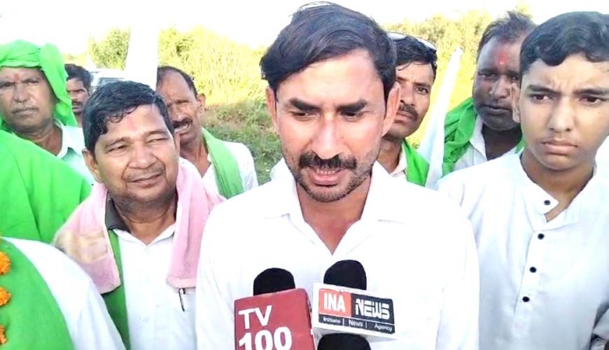 बांग्लादेश में हिन्दुओं पर हो रहे अत्याचारों व कोलकाता की महिला डाक्टर मामलेके विरोध में निकाल रहे पैदल मार्च